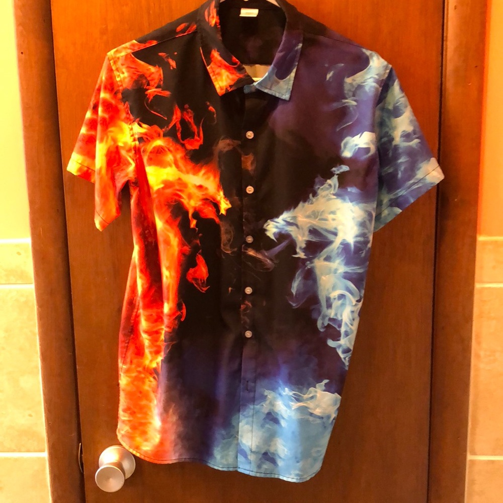 Men’s medium Fire and Ice Hawaiian Shirt like new